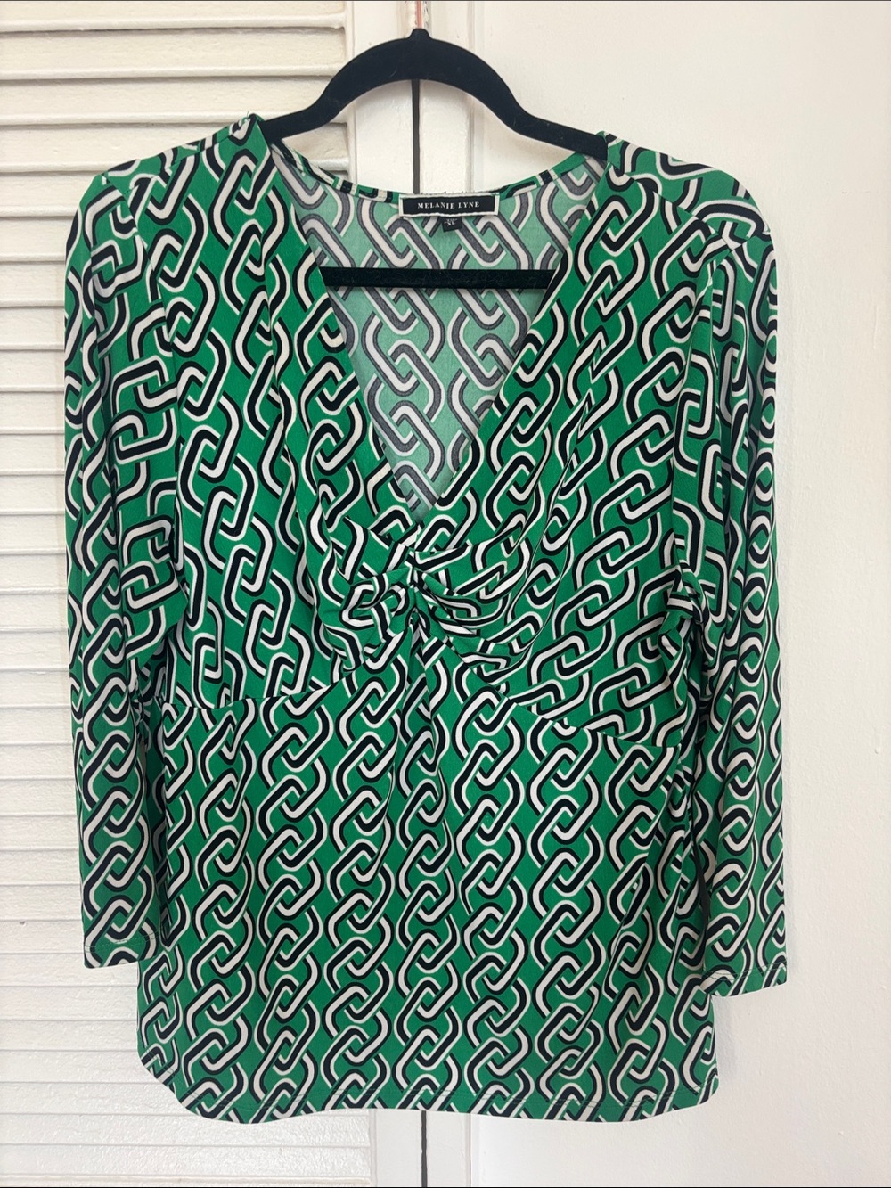 Melanie Lyne Green Chain-Link Twist V-Neck Blouse